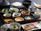 【朝食】自家製の干物を使用した朝食をどうぞ。
