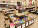 【スパ&アミューズメント・ゾーン】昭和を思い出させるような駄菓子コーナーもあります☆