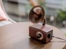 ちょっとレトロなBluetoothスピーカー。お好きな音楽を楽しんで。