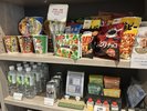 物販コーナー:お菓子、カップラーメン、お水、ビール、入浴剤の販売