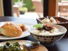 八ヶ岳を一望するレストランでとる朝食
