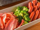 ウインナー、ベーコン、ブロッコリー