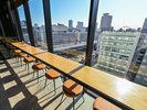 8階S-cafeの窓側カウンター席