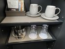 スタンダードシャワーブースタイプ棚 ドリップコーヒー、スティックタイプのお茶などご用意しております♪