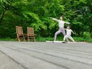 澄んだ空気の中でヨガ(イメージ)◆ヨガマット貸出中♪