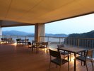 夕焼けと海のコントラストそして柔らかい海風につつまれて寛ぎのひと時☆