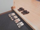 室内履きあり:館内履きは、大分県日田産【日田下駄】をご準備しております