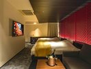 311号室『床紅葉』/紅葉が間接照明でより奥ゆかしい。