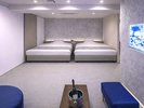 713号室『海』/水槽とサンゴ調の壁面で「海中」気分に。女子旅にもおすすめ