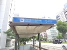 最寄り駅は地下鉄丸の内駅です。5番出口より徒歩5分。そのほか伏見駅、栄駅からも徒歩10分以内です