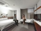 ���X�^�W�I�c�C��(Wbed+Sofabed)��160�p���̃_�u���x�b�h�ƃ\�t�@�x�b�h�ōő�3���l�܂ł��h�������܂���