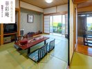 露天風呂付和室スイート【華彩庵(12帖+6帖+4.5帖)】ゆったりとおくつろぎください。