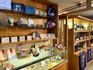 売店にはお土産、軽食など揃えております