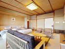 ハリウッドツインモダン和室(セミダブルベッドを並べて配置)