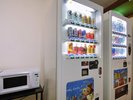 【自動販売機/電子レンジ】1階エスカレーター近くに設置