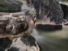 【庭園露天風呂「竹林」】塩化物泉・硫酸塩泉・硫黄泉三つの泉質を併せ持ち数々の効能にも良いとされます。