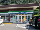 車で13分の「ファミリーマート」(24時間)ATMもあります!