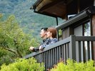コテージのテラスからは、湖越しの絶景と夜には満点の星空☆彡!