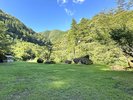 新緑は〜5月下旬が見頃!写真はおせりの滝キャンプ場。緑が眩しい!