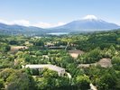 富士山の麓に位置するホテル