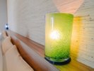 琉球グラスの柔らかな灯りが穏やかな時間を提供