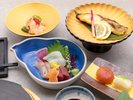 季節のお造りや小鉢