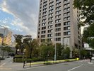 京阪線 渡辺橋駅 2番出口 経路E 右側の三井ガーデンホテルの後ろにはスマイルホテル大阪中之島です