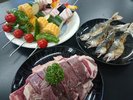 �y��Ԃ�BBQ�z�����[�X�E�؃J���r�ƂT��̖�؋��E��܂߂̉��Ă������t�������A��BBQ�R�[�X�B
