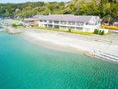 *外観/どこまでも広がる透き通る海と白い砂浜。目の前に広がる絶景の海を、心ゆくまで満喫いただけます。