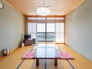 *和室一例/海側(10畳)|目の前に広がる絶景の海をご堪能ください。