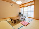 *和室一例/山側(8畳)