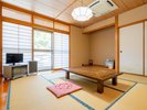*和室一例/山側(8畳)