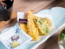 *夕食一例/佐渡島でとれた海の幸・山の幸を使った料理をご用意いたします。
