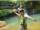 西表島で川遊び