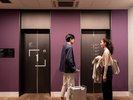 エレベーター1つ1つに「」デザインが施されております。
