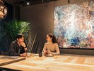 ロビーにてお客様同士でお寛ぎ頂けます。