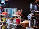 ご宿泊の方は、セルフドリップコーヒーやコーヒーマシンによるラテなどを無料でお楽しみいただけます。