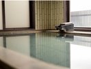 伊豆山の源泉かけ流し温泉でゆったり