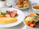 ご朝食はメインプレートとブッフェをお楽しみいただけます。※画像はイメージです。