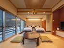 【和洋室】全室南向きで、季節ごとに色鮮やかな山の景色を眺めます。