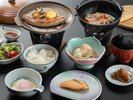 【ご朝食】献立の一例。焼き物や魚も美味。