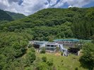 【外観】緑の中で深呼吸できる宿