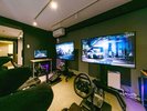 2F�F��^�̉t���f�B�X�v���C�Ŕ��͂��郌�[�X�Q�[���̌����B