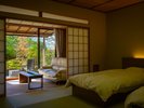千樹館・庭園付客室。居心地の良い和ベッドをご用意しております。