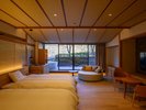【庭園露天風呂付客室】フローリングのお部屋に和ベッドをご用意しております。