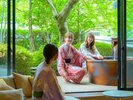 お仲間やご友人同士の大切なご旅行に。万葉館庭園露天風呂付客室で贅沢なご滞在をどうぞ。