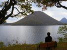 佇む榛名富士と静かな湖面はまるで一枚の絵画のよう。
