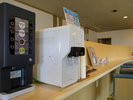 ライブラリーラウンジ「ルーエ」ではコーヒーを飲みながらごゆるりと。