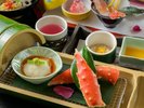 蟹をはじめとするこの時期ならではの食材をふんだんに。冬の美食をご堪能ください。