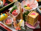 見た目にも華やかな、旬のお造り。ひとつひとつ素材の味わいをお楽しみください。